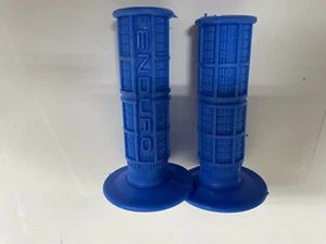 EMPUÑADURAS DE ENDURO ESTILO VINTAGE AZUL CLARO YAMAHA YZ WR YZF TT TTR XT AT MX 7/8" NUEVAS - Imagen 1 de 4