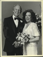 1984 Press Photo Conrad Bain takes Dixie Carter as his wife in Different Strokes