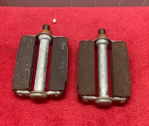 Vintage Schwinn 1/2” Block Pedals K10490 -USA-Breeze,Collegiate, HollywoodOthers - Picture 1 of 7