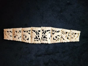 Bracciale Vintage Pannelli con Dettaglio Draghi in Osso Intagliato - NON INCORDATO - Foto 1 di 9