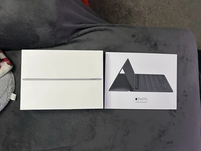 Damaged Apple iPad Pro 12.9-inch WiFi 256gb Space Gray + Damaged Smart Keyboard. - Image 1 of 4