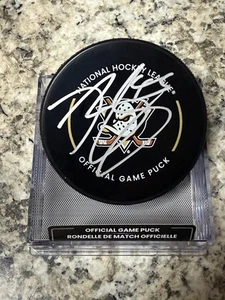 SIGNIERT HANDSIGNIERT OFFICIAL NHL GAME PUCK ANAHEIM DUCKS BECKETT SENNECKE - Bild 1 von 2