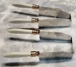Tagliatorte Debbie Meyer 2 manici avorio bianco con rettangolo oro con scatola - Foto 1 di 24