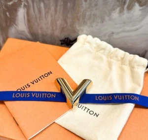 Louis Vuitton Gold Essential V Magnetic Brooch - Picture 1 of 8