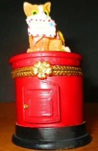 Kitten with letter on Red Round Mailbox Trinket Box - Picture 1 of 5