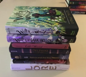 Seven "tween" (ages 8 - 14) books - Photo 1 sur 2