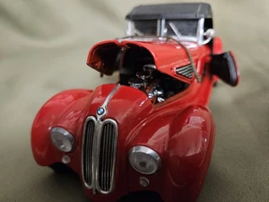Road Signature Diecast 1940 BMW 328, rot 1:18 Auto Modell Spielzeug Sammler  - Bild 1 von 9