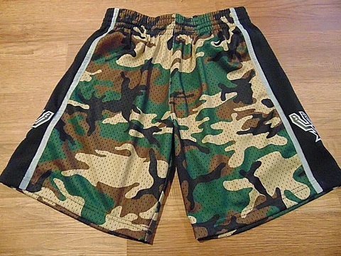 MITCHELL & NESS NBA HWC SAN ANTONIO SPURS 1998-99 SWINGMAN CAMO SHORTS SIZE M Cover