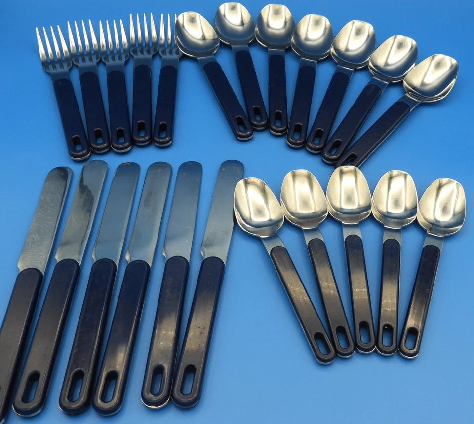 Cubiertos Oxford Hall de plástico con mango azul MCM acero inoxidable 5+ ajustes de lugar Corea Foto 1 de 4