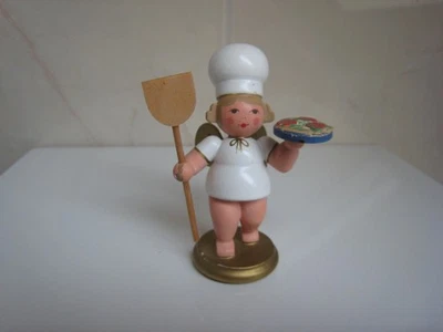 Christian Ulbricht-Bäckerengel mit Pizza-Erzgebirge-AUSVERKAUFT - Bild 1 von 4