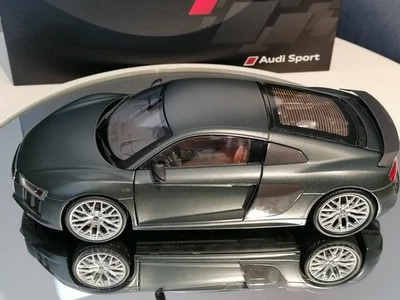 Iscale 1/18 Audi R8 V10 Plus Coupé Quattro 2010 Green Matt Dealer Edition Box - Immagine 1 di 4