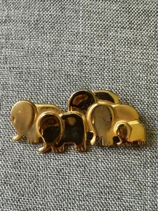 Vintage Gold Tone Elephant Scarf Lapel Brooch Pin 80s Y2K Safari Boho Artsy - Picture 1 of 4