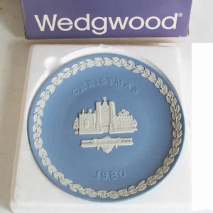 Vintage in Box Wedgwood 1980 Christmas Plate St James Place Jasperware Blue 8" - Picture 1 of 8