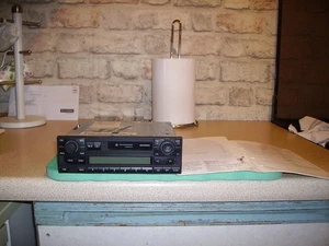 vw polo 9n 4 door 03 . gamma radio, with booklet and code. - Picture 1 of 4
