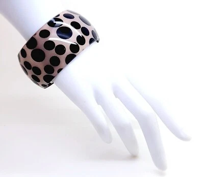 B001 Grueso ancho 1.5 pulgadas negro lunares impresión plástico brazalete moda pulsera Foto 1 de 4