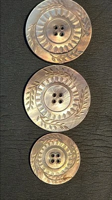 MOP Madreperla Tallada Ostra Antiguo Victoriano Botón Lote 3 Conchas De Colección Foto 1 de 4