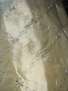 JUEGO PERSONALIZADO DE CORTINAS BORDADAS DE SEDA KRAVET ~ ORO VERDOSO ~ 3 JUEGOS DISPONIBLES ~ 84” L - Imagen 1 de 9