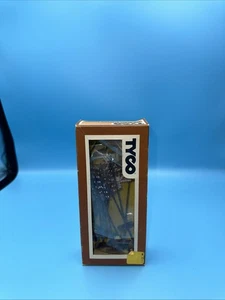 TYCO VINTAGE HO SCALE SIGNS AND TELEPHONE POLES - Picture 1 of 2