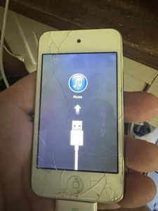 Apple iPod touch 4th Generation WHITE 8GB BROKEN - Picture 1 of 4