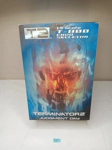Modellino endoscheletro Aoshima 1/6 TERMINATOR 2 T-800 riverniciato argento ver - Foto 1 di 10