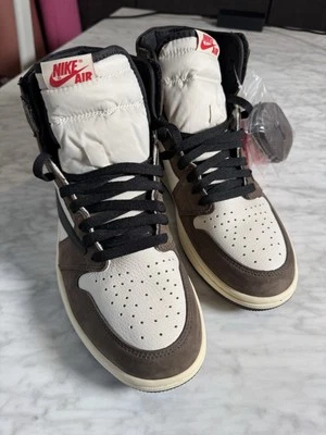 Talla 10.5 - Jordan 1 Retro OG x Travis Scott High Mocha Foto 1 de 4
