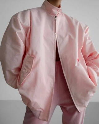 Bombardero rosa.  Chaqueta relajada. Bomber mujer oversize. Bombardero relajado. Foto 1 de 4