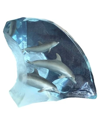 Escultura de delfines de Wyland Foto 1 de 4