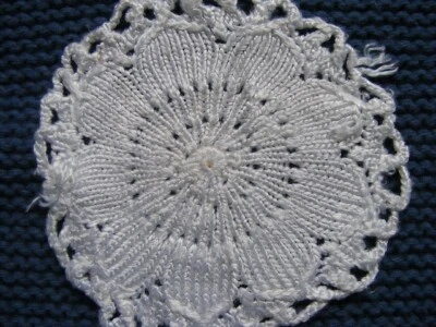 Spitzendeckchen vintage Spitze Tischdecke gehäkelt Deckchen retro alt Oma Decke - Bild 1 von 3