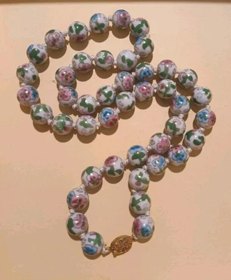 Collar de cuentas de porcelana vintage chino de exportación pintado a mano rosa azul flores  Foto 1 de 4