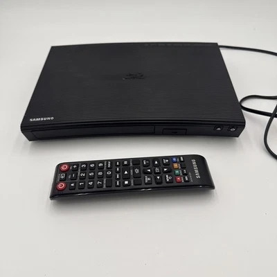 Samsung BD-J5500 3D Blu-ray DVD CD Player in Curved Design USB HDMI Getestet - Bild 1 von 4