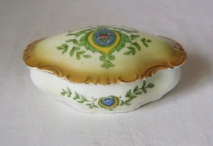 Caja de baratijas victoriana de porcelana ovalada en estilo rococó: 12 cm de ancho - Imagen 1 de 7