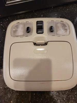 Ford Escape 2004 interior montado en el techo compartimento de almacenamiento de luz Foto 1 de 4