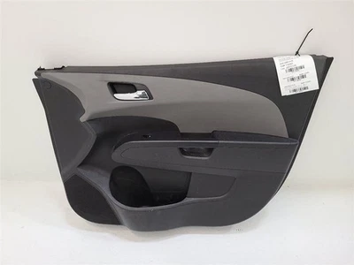 2012-2016 CHEVROLET SONIC RH PASSENGER FRONT RIGHT DOOR TRIM PANEL Foto 1 de 4
