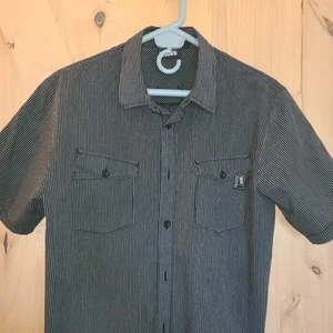Vans Men's L Button-Up Shirt, Black Stripe, Casual Short Sleeve, Streetwear - Picture 1 of 9
