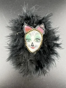 Vintage Keramik Katze Dame Profil Gesicht mit Federn Handarbeit Brosche Anstecknadel - Bild 1 von 9
