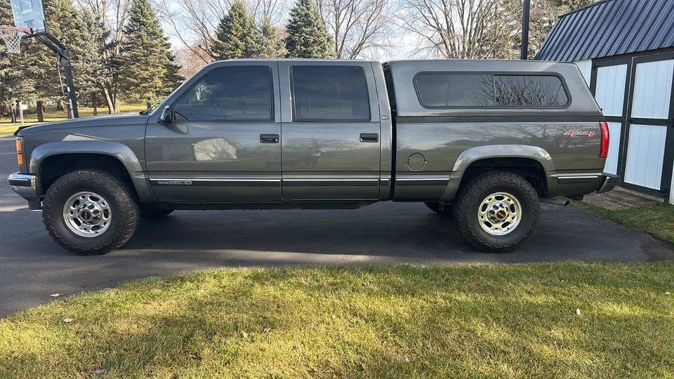 GMC 1999 camioneta de 3/4 toneladas SLT Foto 1 de 4