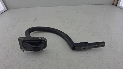 Оригинальный задний левый шарнир крышки багажника 2012–2015 BMW 320i F30 xDrive - Изображение 1 из 4