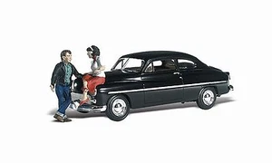 WOODLAND SCENICS AUTO SCENES SPOONIN'-N-CROONIN' HO SCALE VEHICLE - Picture 1 of 1