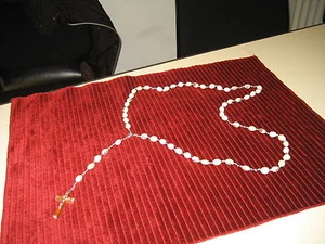 Rosenkranz aus Monstranzbohnen - Bild 1 von 1