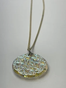 Irisierende Schneeflocke Kaleidoskop geätztes Glas Halskette Farbwechsel Vintage - Bild 1 von 7