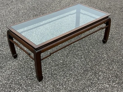 Mesa de centro estilo padeiro Michael Taylor tampo de vidro mogno - Imagem 1 de 4