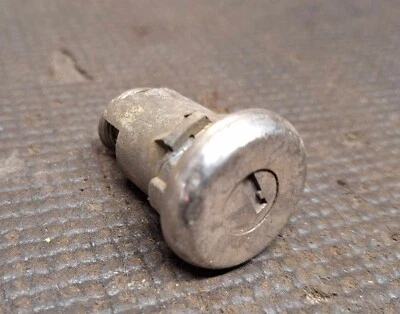 1967 1968 Pontiac Firebird Trunk Lock Tumbler ENVIO PARA TODO O MUNDO - Imagem 1 de 3