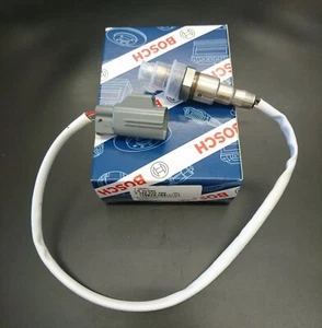 Genuine BOSCH Lambda Sensor Probe - 0 258 030 390 - LR ref: LR035746 / LR098285 - Picture 1 of 3