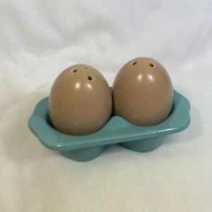 Mercato Mondiale Uovo Sale Pepe Shaker Cassa Blu Conchiglia Marrone Fattoria Tavolo Pollo - Foto 1 di 12