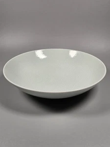 Crate & Barrel Nikko Seladon Edokomon Dot Pinwheel Low Pasta Servierschale - Bild 1 von 7