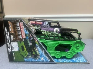 Monster Jam Official Grave Digger Trax All-Terrain Remote Control Car Truck 1:15 - Picture 1 of 5
