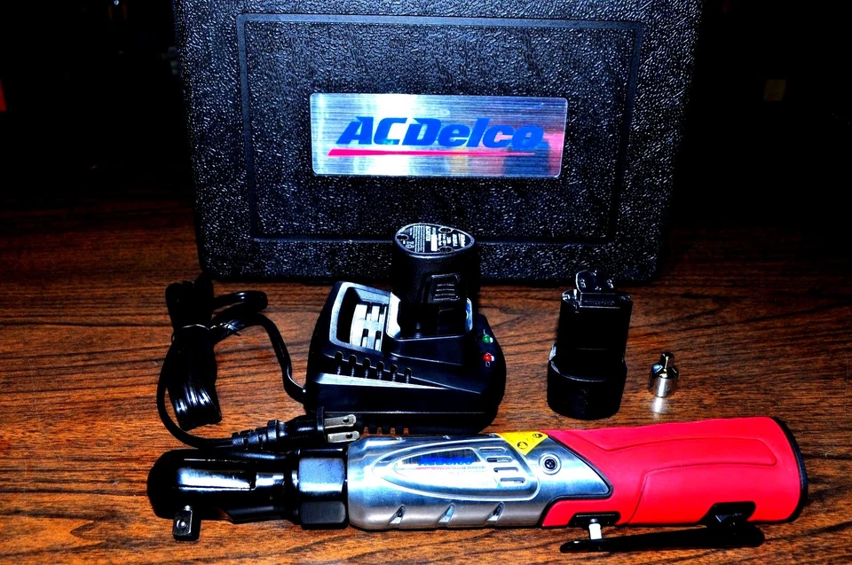 ACDelco Li-ion 12V 3/8" Llave de trinquete con dos baterías Li-Ion ARW1208  Foto 1 de 4