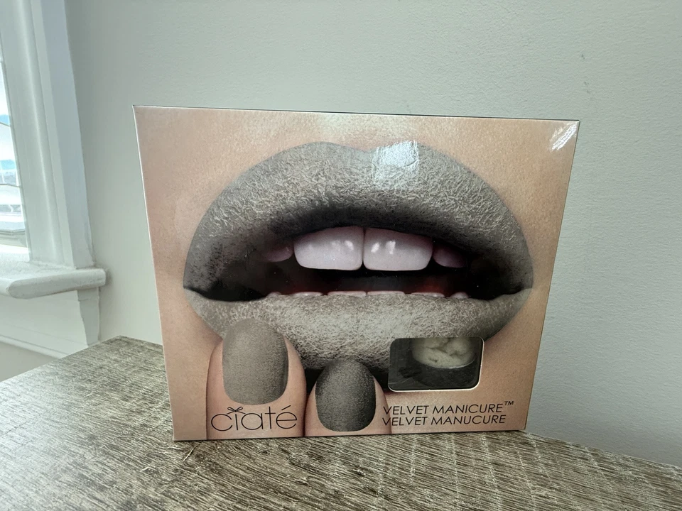 CIAT? Juego de manicura de terciopelo gris Ciate ~ Juego de uñas de terciopelo y punta de pintura, nuevo en caja Foto 1 de 2