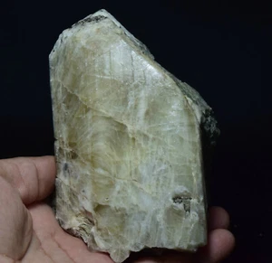 1080 Gram Natural Fluorescent Scapolite Crystal Combied with Epidote - Picture 1 of 7