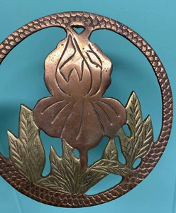 "Remache de metal floral de iris de latón cobre vintage 5 1/2"" redondo India C.C.A.C." - Imagen 1 de 4